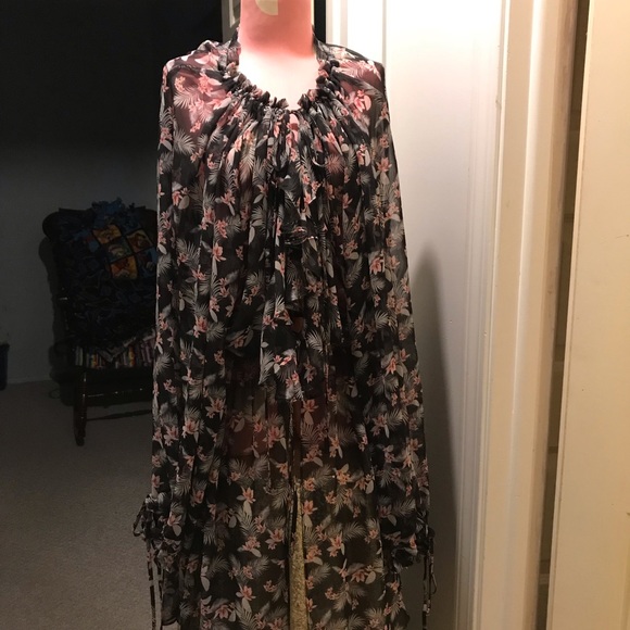 Victoria's Secret Other - Beautiful Victoria’s Secret robe NWT size xs fit up though medium gorgeous